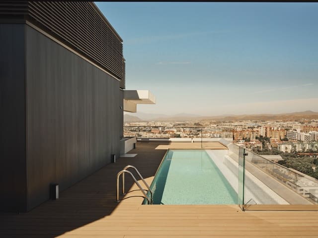 Ático de 4 habitaciones en Málaga ciudad en venta con piscina garaje - 5.942.000 € (Ref: 9637237)