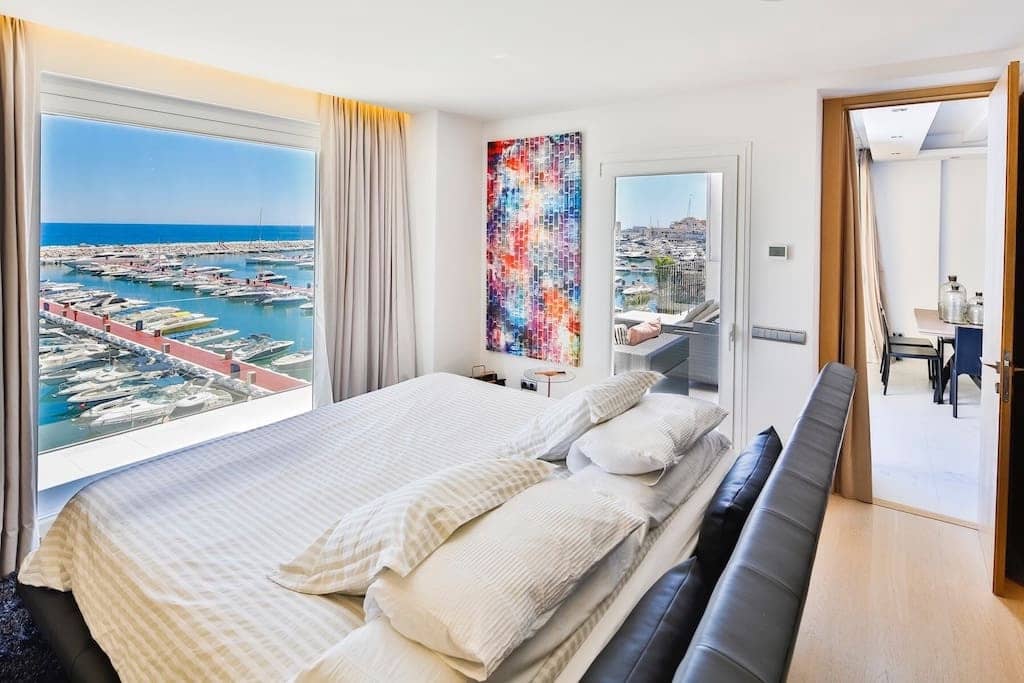 Ático de 2 habitaciones en Puerto Banus en venta - 3.000.000 € (Ref: 9644644)