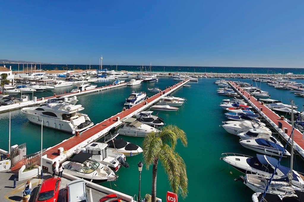 Ático de 2 habitaciones en Puerto Banus en venta - 3.000.000 € (Ref: 9644644)