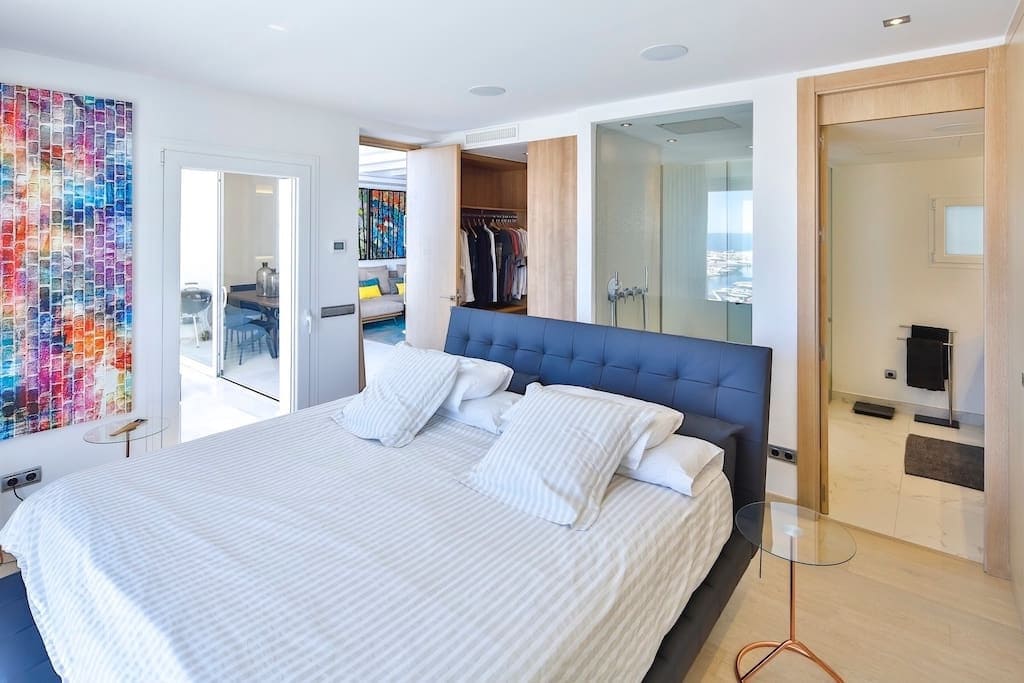 Ático de 2 habitaciones en Puerto Banus en venta - 3.000.000 € (Ref: 9644644)