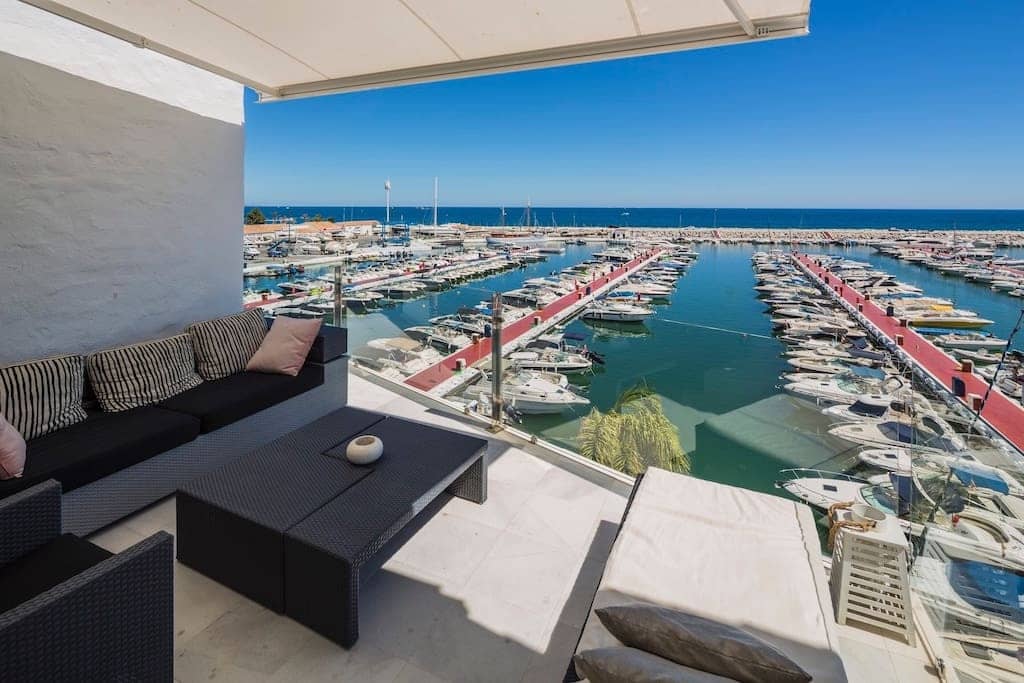Ático de 2 habitaciones en Puerto Banus en venta - 3.000.000 € (Ref: 9644644)
