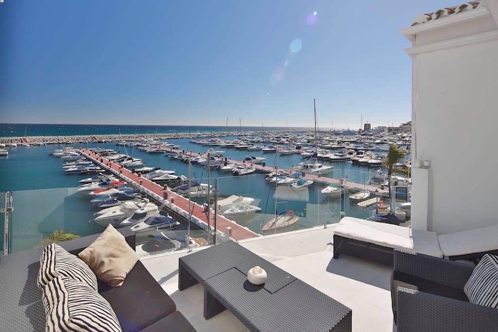 Ático de 2 habitaciones en Puerto Banus en venta - 3.000.000 € (Ref: 9644644)