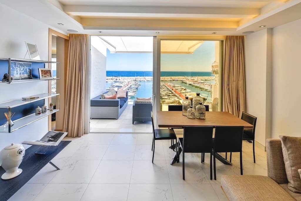 Ático de 2 habitaciones en Puerto Banus en venta - 3.000.000 € (Ref: 9644644)