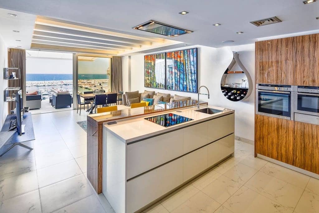 Ático de 2 habitaciones en Puerto Banus en venta - 3.000.000 € (Ref: 9644644)