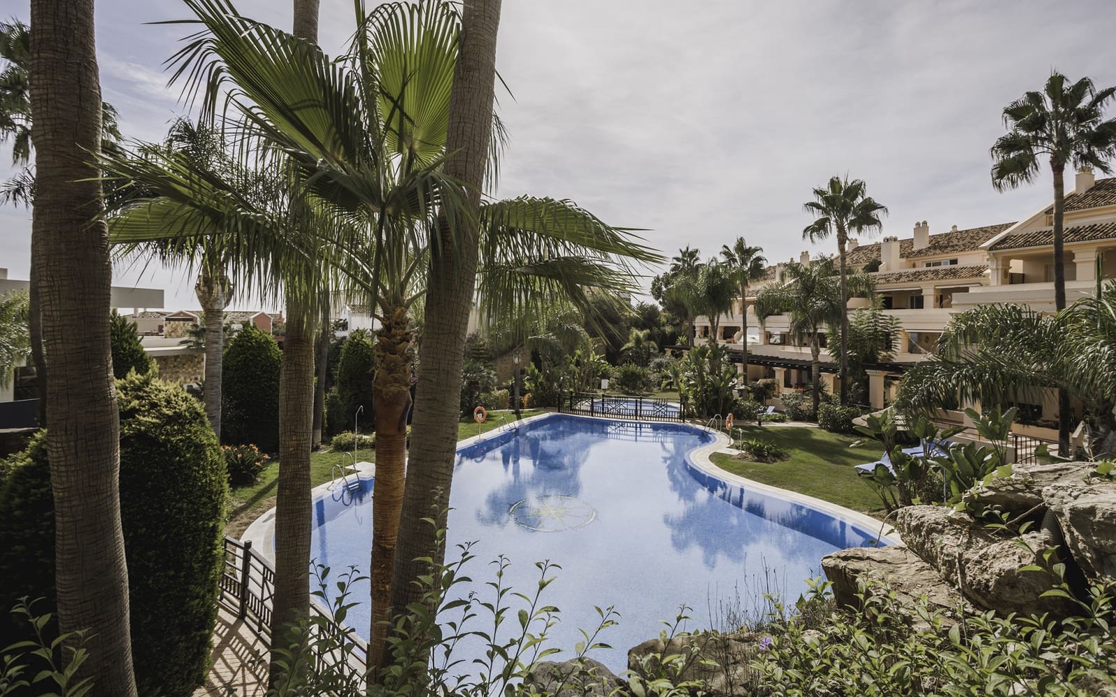 2 soveværelse Lejlighed til salg i Marbella med swimmingpool garage - € 700.000 (Ref: 9647865)