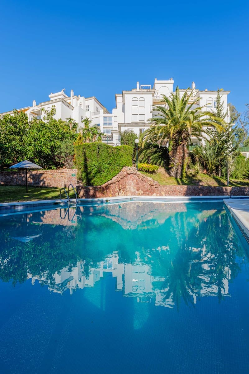 4 soveværelse Penthouse til salg i Malaga by med swimmingpool garage - € 1.090.000 (Ref: 9658468)