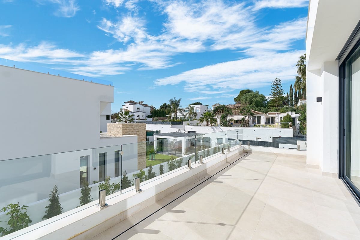 4 sypialnia Willa na sprzedaż w Estepona z basenem garażem - 2 100 000 € (Ref: 9666138)