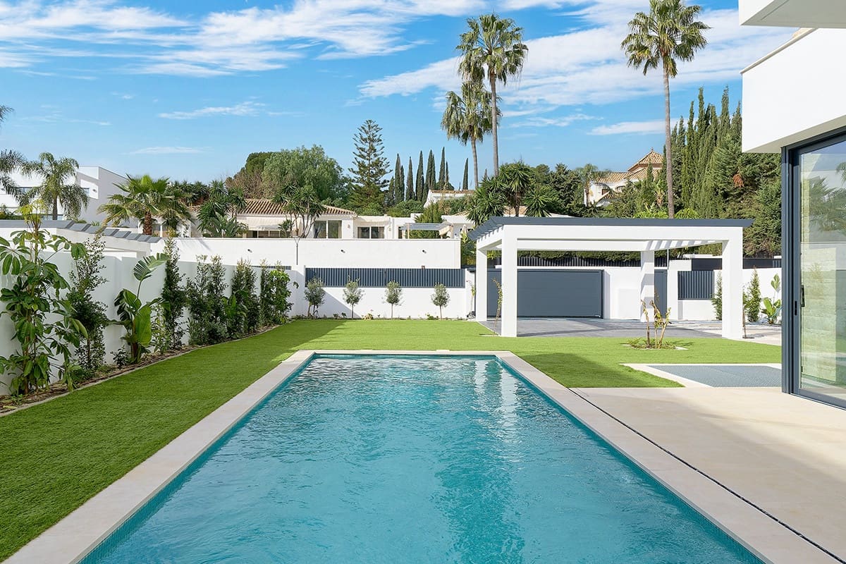 4 sypialnia Willa na sprzedaż w Estepona z basenem garażem - 2 100 000 € (Ref: 9666138)