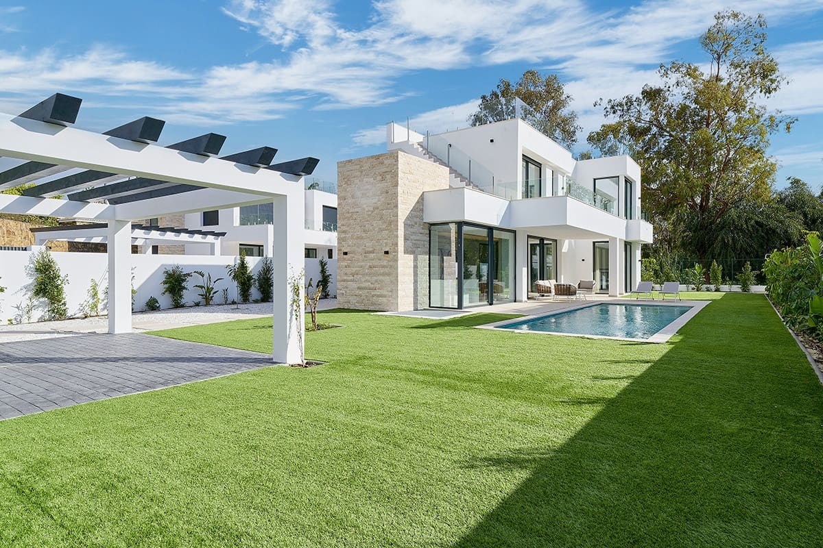 4 sypialnia Willa na sprzedaż w Estepona z basenem garażem - 2 100 000 € (Ref: 9666138)