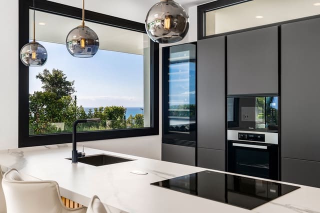 Pareado de 4 habitaciones en Marbella en venta con piscina garaje - 3.500.000 € (Ref: 9677007)