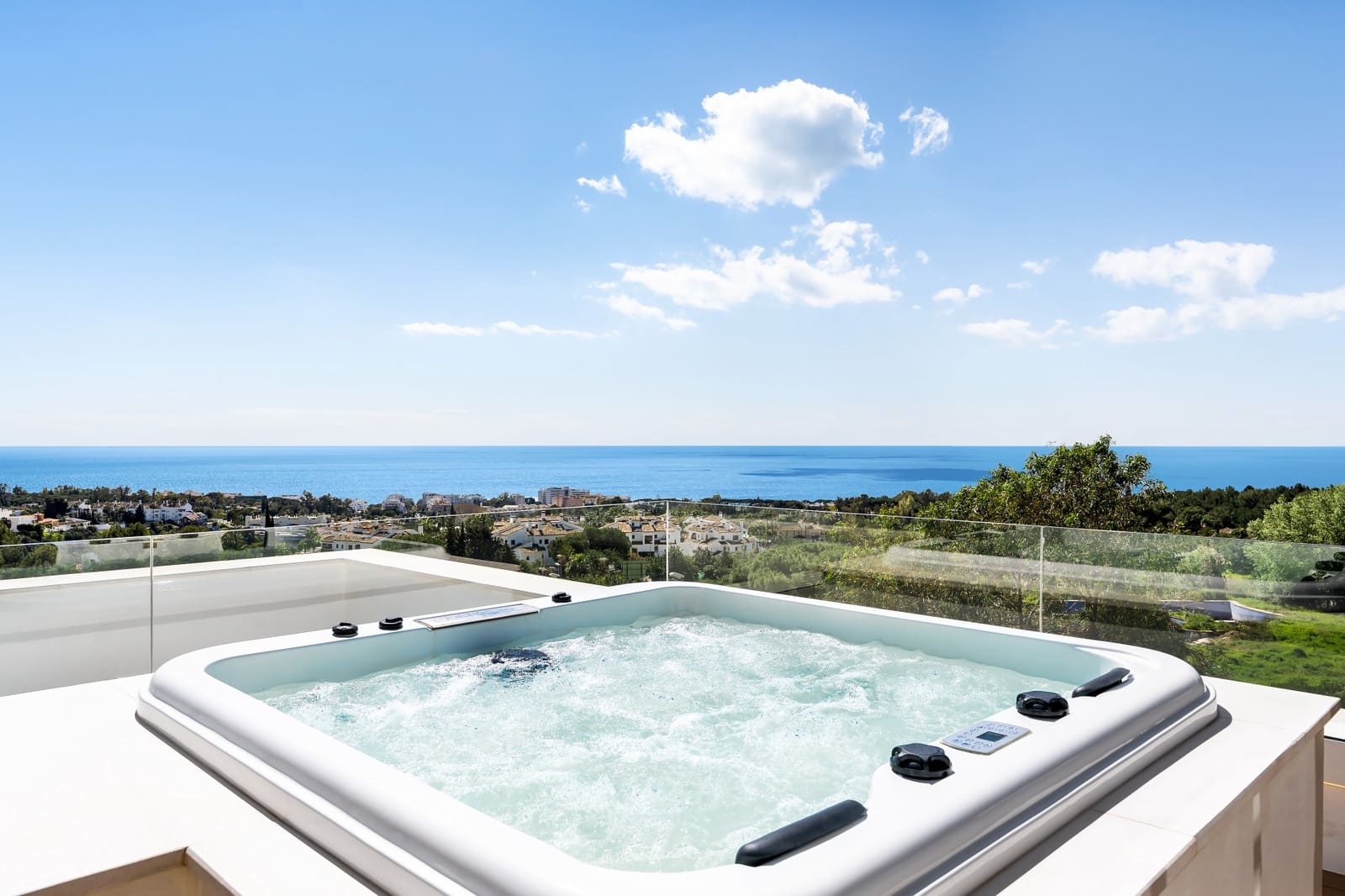 Pareado de 4 habitaciones en Marbella en venta con piscina garaje - 3.500.000 € (Ref: 9677007)