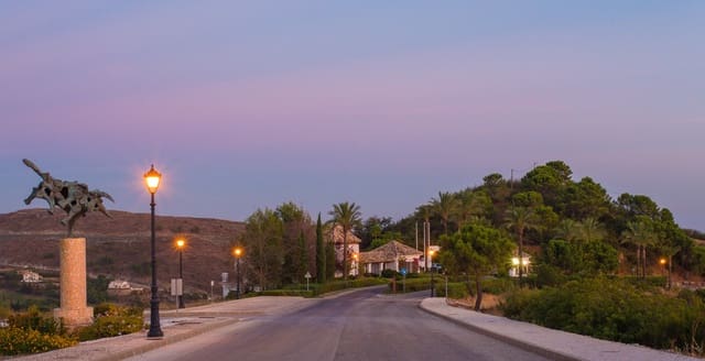 4 bedroom Villa for sale in Benahavís with pool garage - € 3,250,000 (Ref: 9686202)