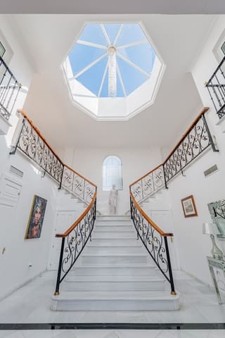 8 soverom Villa til salgs i Puerto de la Torre, Málaga by med svømmebasseng garasje - € 1 875 000 (Ref: 9701419)