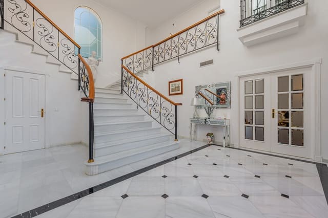 8 soverom Villa til salgs i Puerto de la Torre, Málaga by med svømmebasseng garasje - € 1 875 000 (Ref: 9701419)