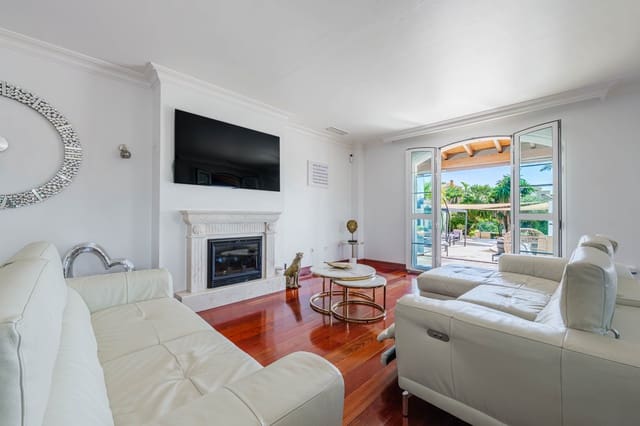 8 soverom Villa til salgs i Puerto de la Torre, Málaga by med svømmebasseng garasje - € 1 875 000 (Ref: 9701419)