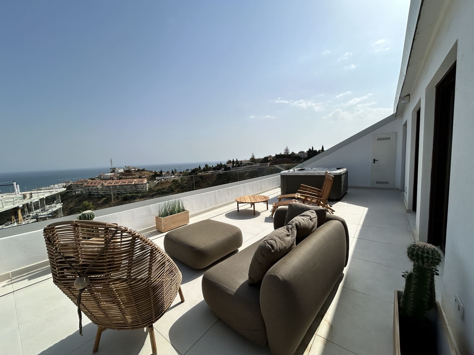 3 sypialnia Penthouse na sprzedaż w Fuengirola z basenem garażem - 899 000 € (Ref: 9714627)