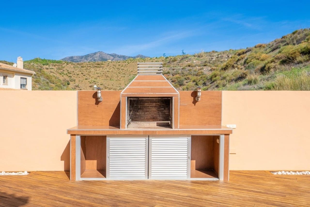 4 chambre Maison de Ville à vendre à Fuengirola avec piscine garage - 699 000 € (Ref: 9726459)