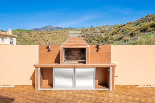 4 sypialnia Dom na sprzedaż w Los Pacos, Fuengirola z basenem garażem - 699 000 € (Ref: 9726459)