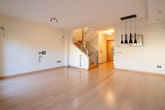 4 sypialnia Dom na sprzedaż w Los Pacos, Fuengirola z basenem garażem - 699 000 € (Ref: 9726459)