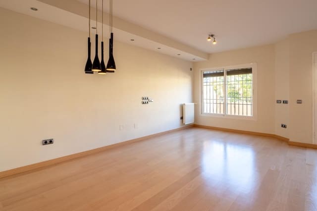 4 sypialnia Dom na sprzedaż w Los Pacos, Fuengirola z basenem garażem - 699 000 € (Ref: 9726459)