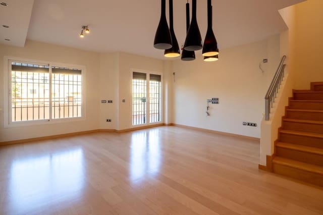 4 sypialnia Dom na sprzedaż w Los Pacos, Fuengirola z basenem garażem - 699 000 € (Ref: 9726459)