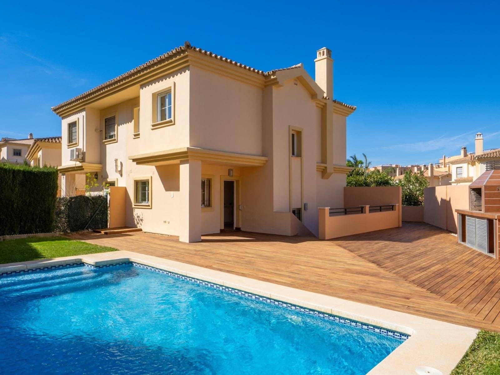 4 chambre Maison de Ville à vendre à Fuengirola avec piscine garage - 699 000 € (Ref: 9726459)