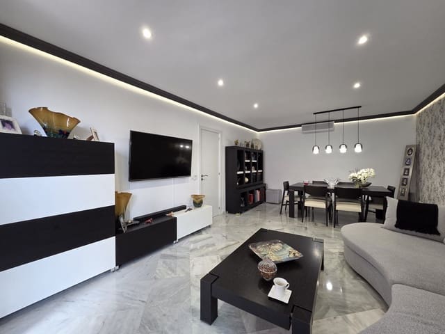 4 soveværelse Byhus til salg i Marbella med swimmingpool garage - € 1.090.000 (Ref: 9758819)