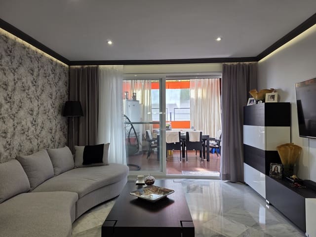 4 soveværelse Byhus til salg i Marbella med swimmingpool garage - € 1.090.000 (Ref: 9758819)