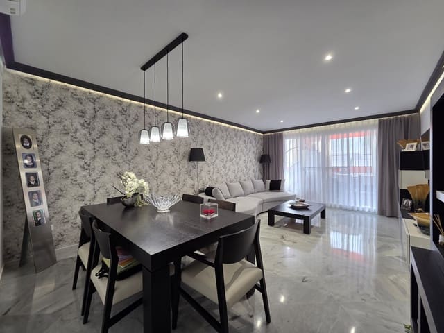 4 soveværelse Byhus til salg i Marbella med swimmingpool garage - € 1.090.000 (Ref: 9758819)