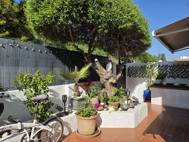 4 soveværelse Byhus til salg i Marbella med swimmingpool garage - € 1.090.000 (Ref: 9758819)