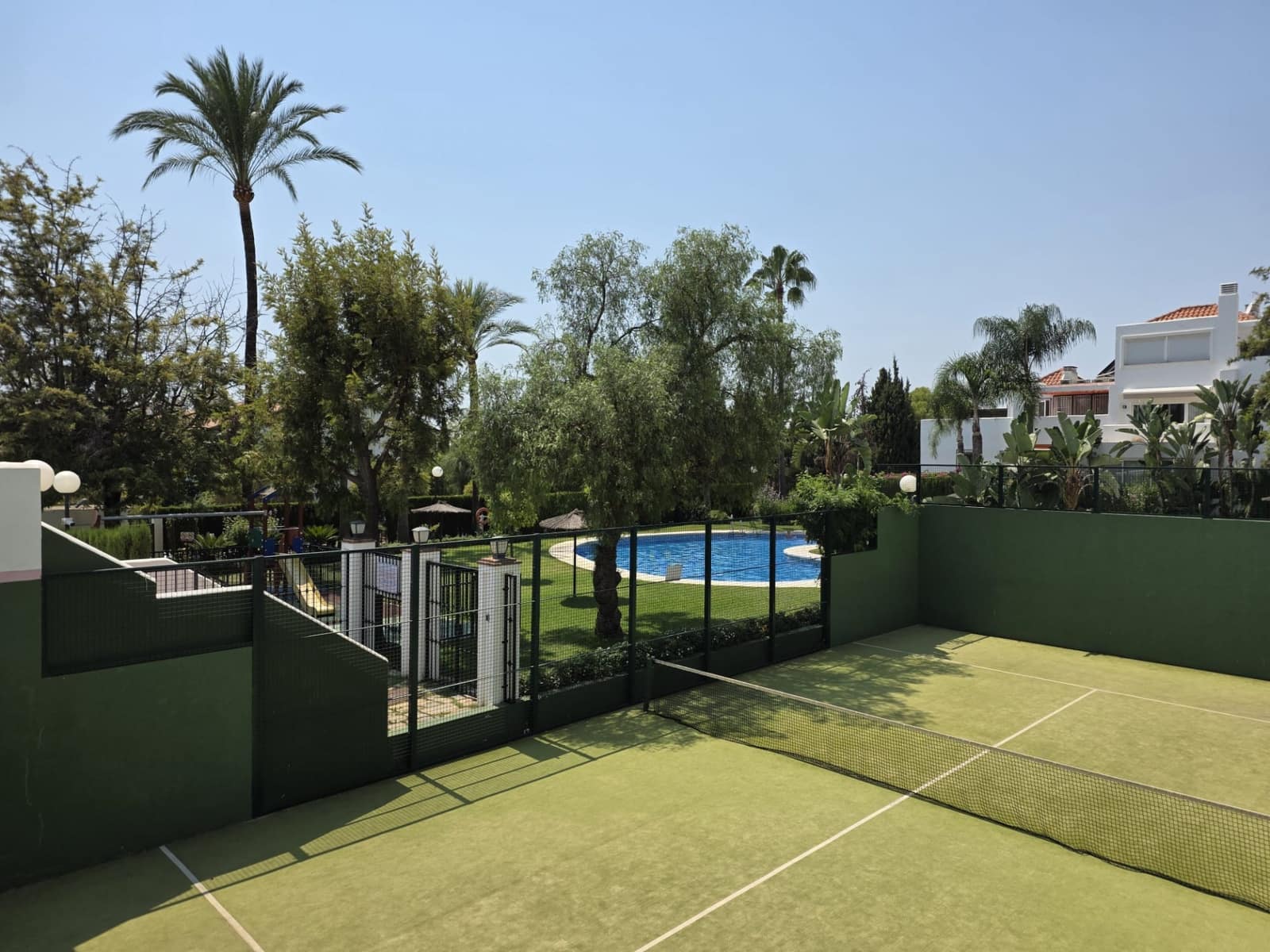 Casa de 4 habitaciones en Marbella en venta con piscina garaje - 1.090.000 € (Ref: 9758819)