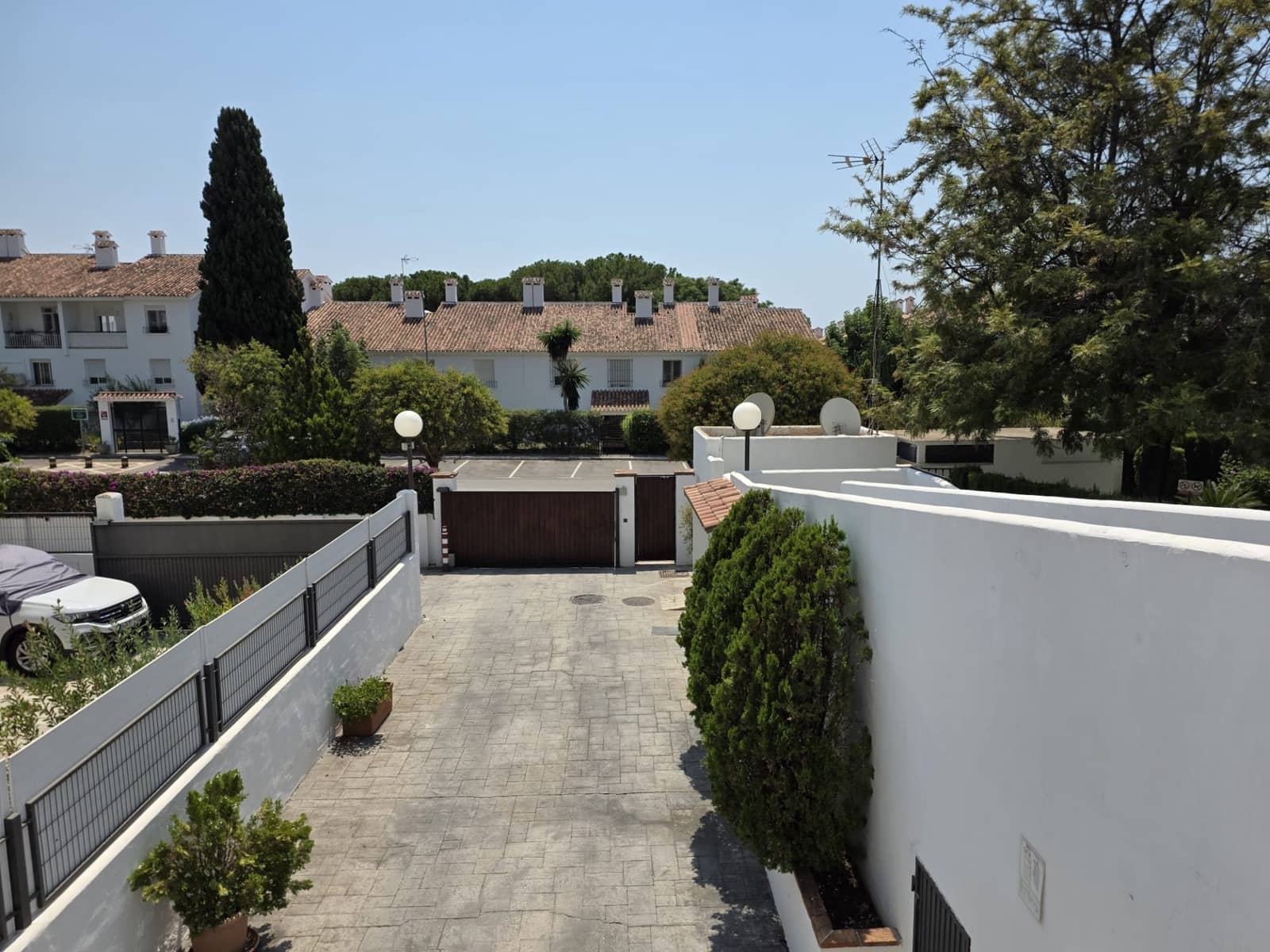 4 bedroom Townhouse for sale in Marbella with pool garage - € 1,090,000 (Ref: 9758819)