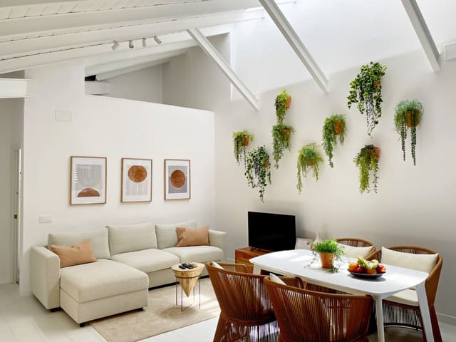 Hus til salgs i Málaga by - € 1 800 000 (Ref: 9761881)