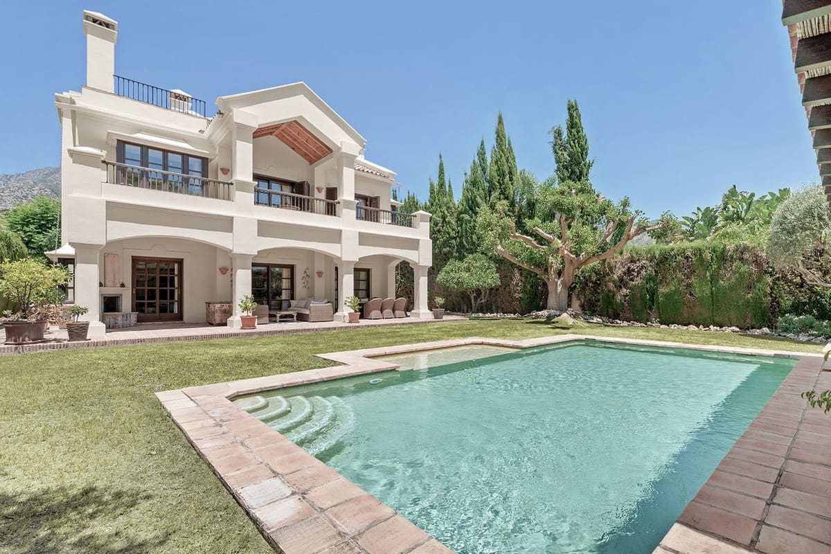 Chalet de 6 habitaciones en Marbella en venta con piscina garaje - 4.195.000 € (Ref: 9761883)
