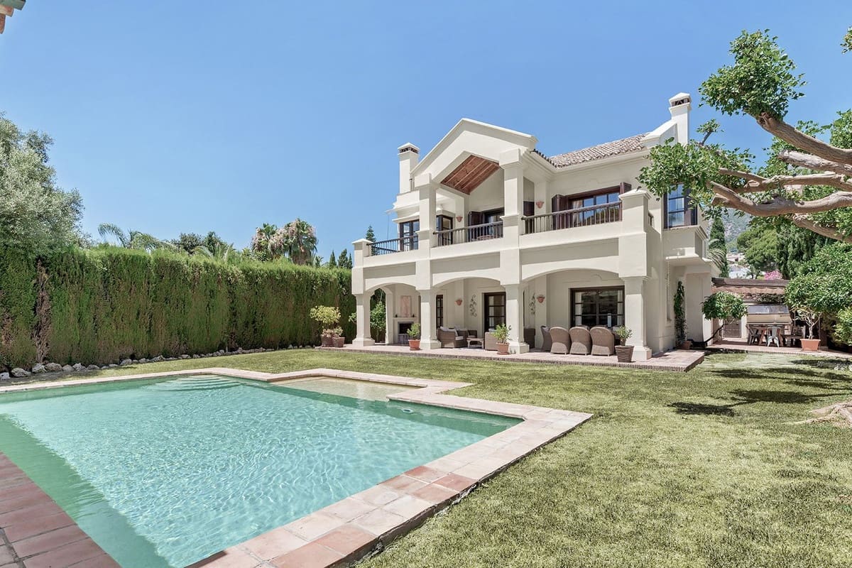 Chalet de 6 habitaciones en Marbella en venta con piscina garaje - 4.195.000 € (Ref: 9761883)