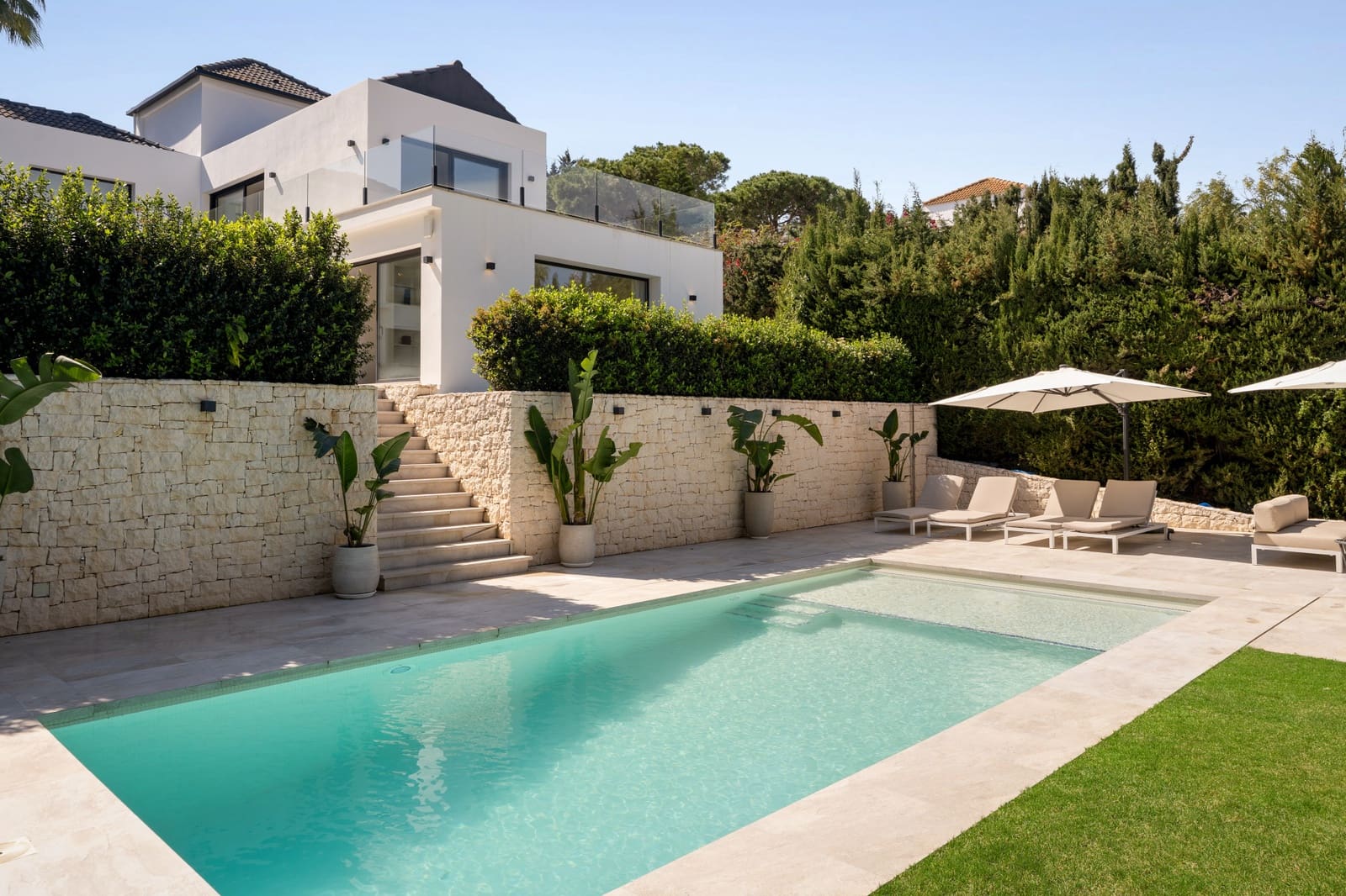 4 sypialnia Willa na sprzedaż w Marbella z basenem garażem - 3 250 000 € (Ref: 9772898)