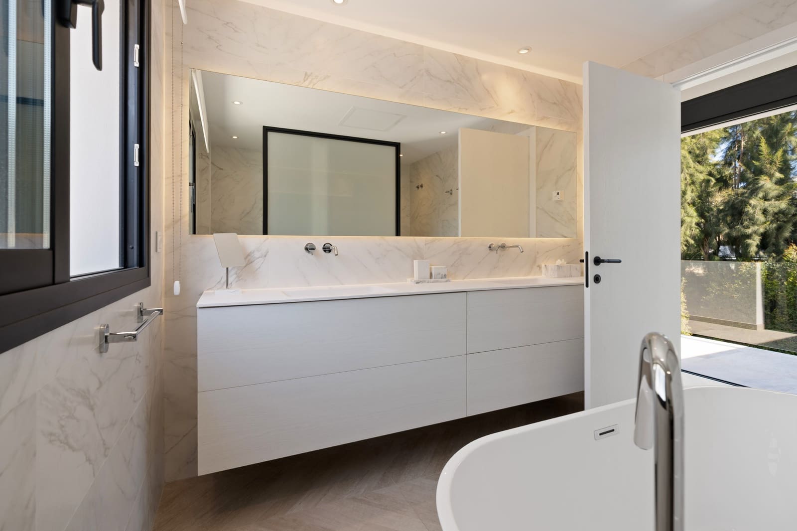 4 sypialnia Willa na sprzedaż w Marbella z basenem garażem - 3 250 000 € (Ref: 9772898)