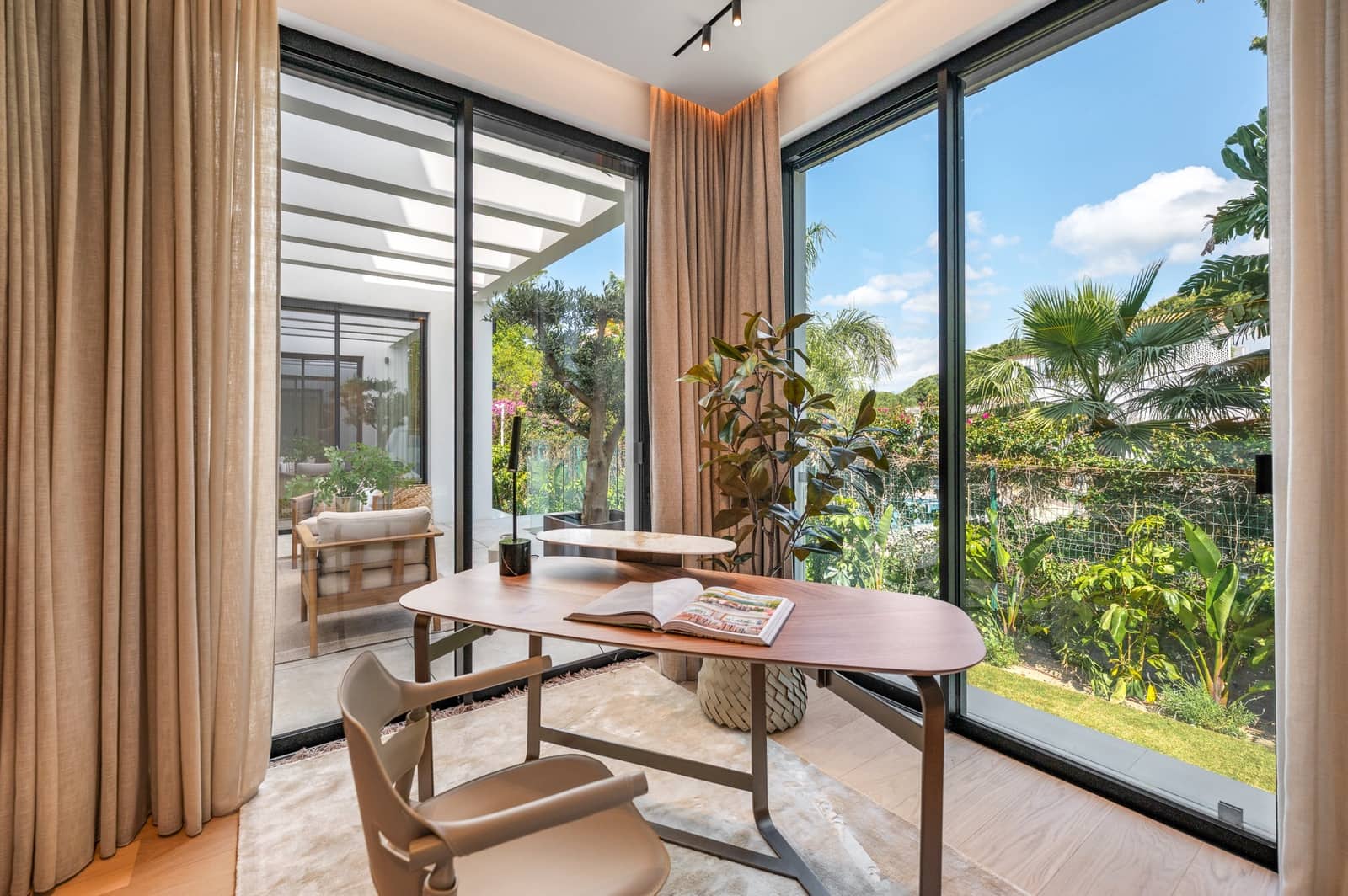 Chalet de 6 habitaciones en Marbella en venta con piscina garaje - 4.995.000 € (Ref: 9828985)