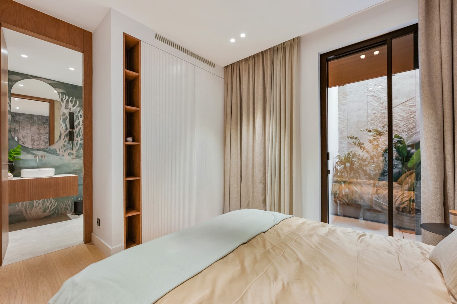 6 bedroom Villa for sale in Marbella with pool garage - € 4,995,000 (Ref: 9828985)