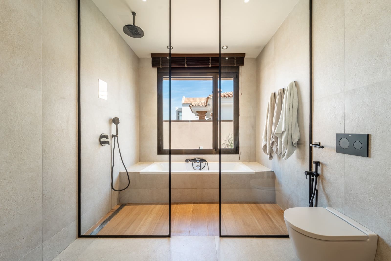 3 bedroom Villa for sale in Alhaurin de la Torre with pool garage - € 1,950,000 (Ref: 9828986)