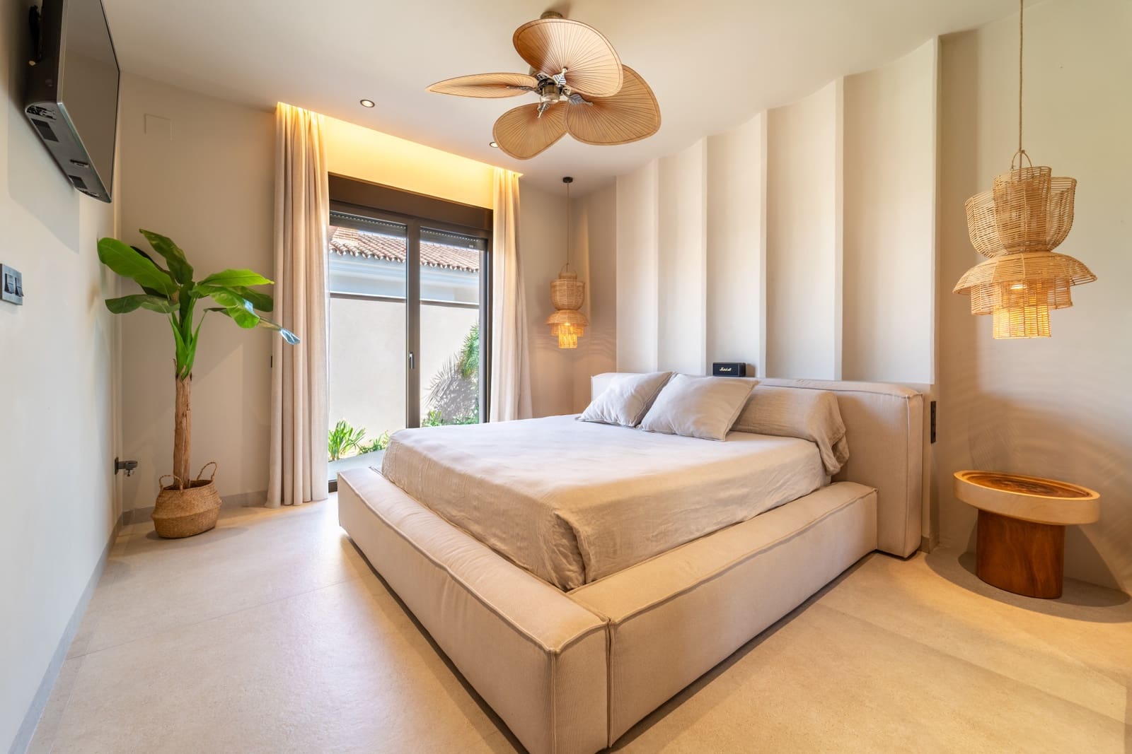 3 bedroom Villa for sale in Alhaurin de la Torre with pool garage - € 1,950,000 (Ref: 9828986)