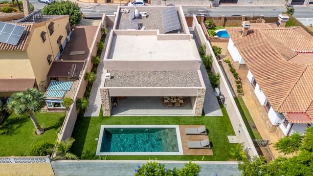 3 sypialnia Willa na sprzedaż w Alhaurín de la Torre z basenem garażem - 1 950 000 € (Ref: 9828986)