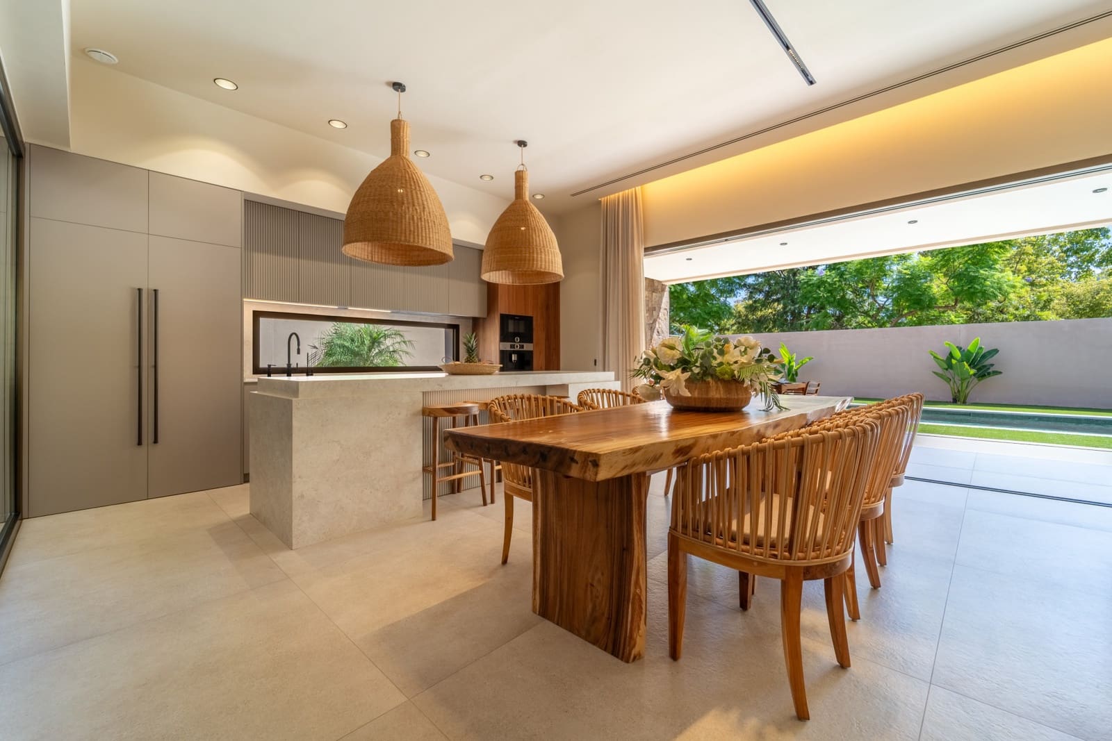 3 bedroom Villa for sale in Alhaurin de la Torre with pool garage - € 1,950,000 (Ref: 9828986)