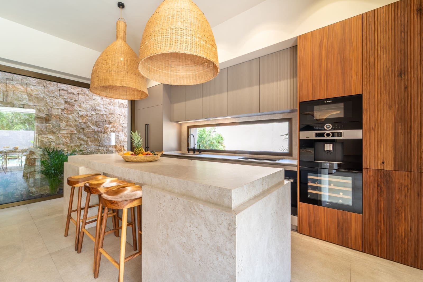 3 bedroom Villa for sale in Alhaurin de la Torre with pool garage - € 1,950,000 (Ref: 9828986)