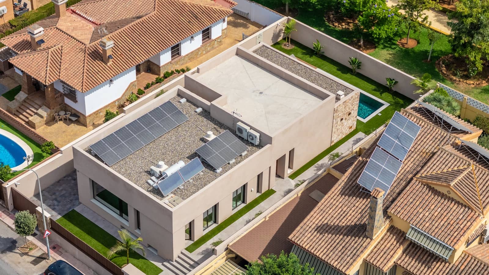 3 bedroom Villa for sale in Alhaurin de la Torre with pool garage - € 1,950,000 (Ref: 9828986)