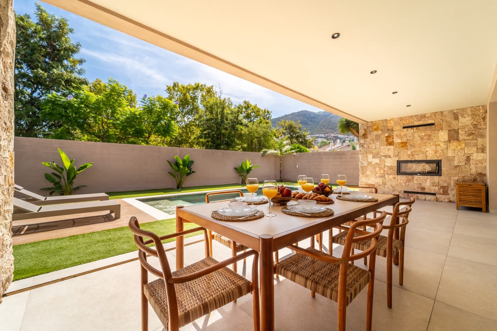 3 bedroom Villa for sale in Alhaurin de la Torre with pool garage - € 1,950,000 (Ref: 9828986)
