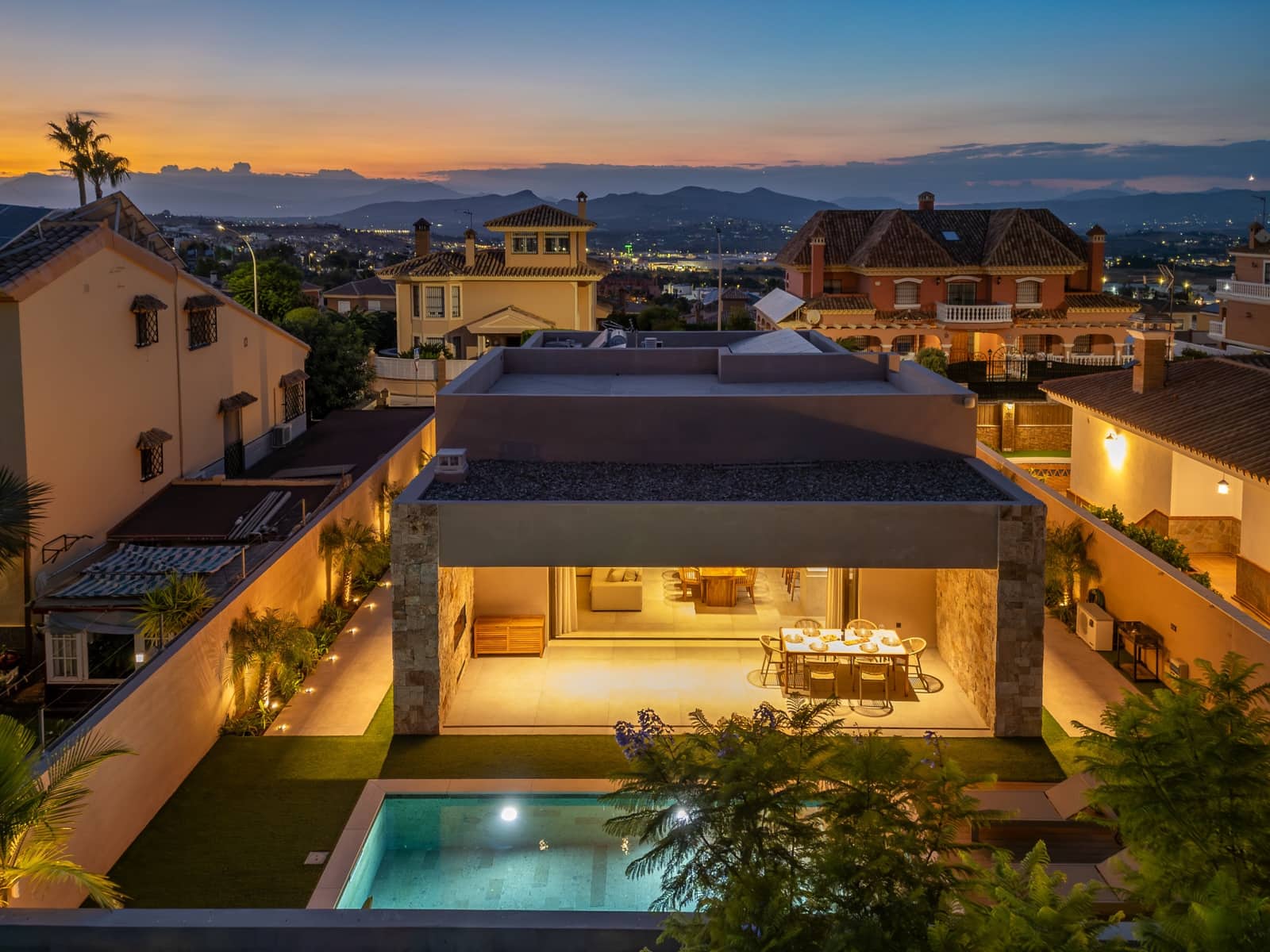 3 bedroom Villa for sale in Alhaurin de la Torre with pool garage - € 1,950,000 (Ref: 9828986)