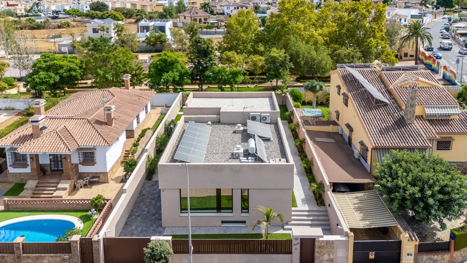 3 bedroom Villa for sale in Alhaurin de la Torre with pool garage - € 1,950,000 (Ref: 9828986)