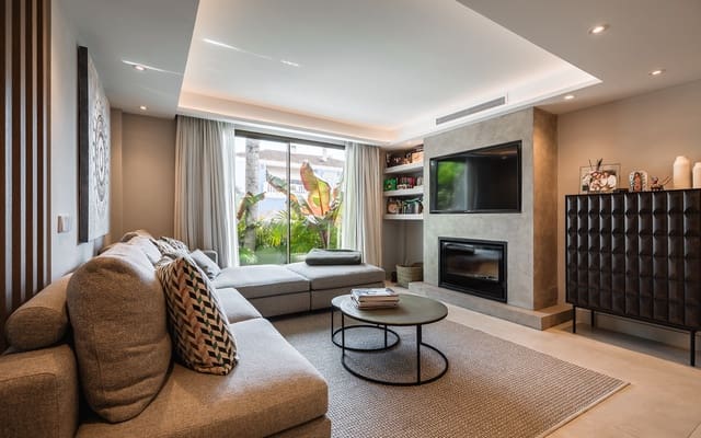 3 bedroom Townhouse for sale in San Pedro de Alcantara, Marbella with pool garage - € 1,480,000 (Ref: 9843300)