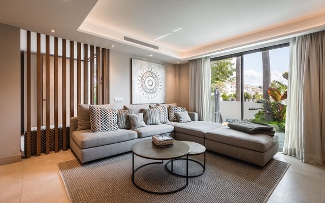 3 bedroom Townhouse for sale in San Pedro de Alcantara, Marbella with pool garage - € 1,480,000 (Ref: 9843300)